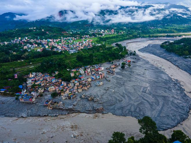 La previsión de lluvias reaviva el temor a nuevas avalanchas en Nepal