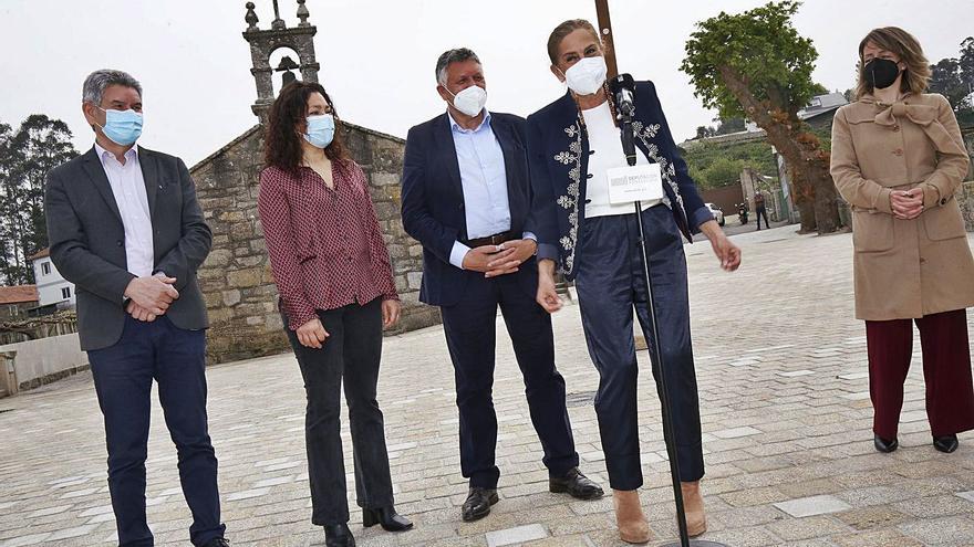 Sanxenxo transforma el vial de acceso a la capilla do Santo en una plaza pública