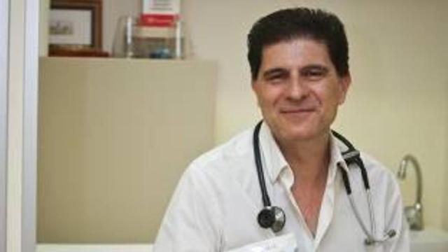 Juan Carlos Padilla, en su despacho médico