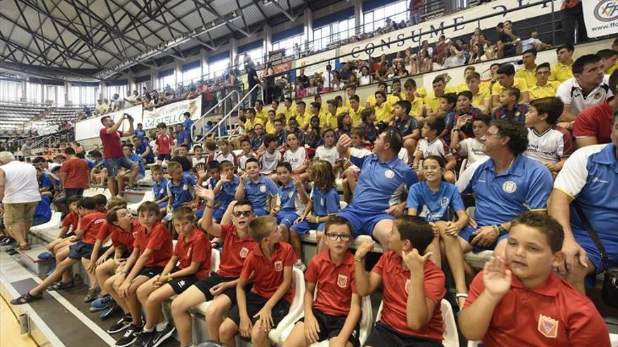 La FFCV homenajea a los mejores del ejercicio 2016/17 en el Ciutat