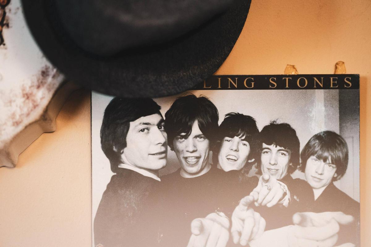 El rock está presente en cada rincón del establecimiento, convertido durante años en una de sus principales señas de identidad.