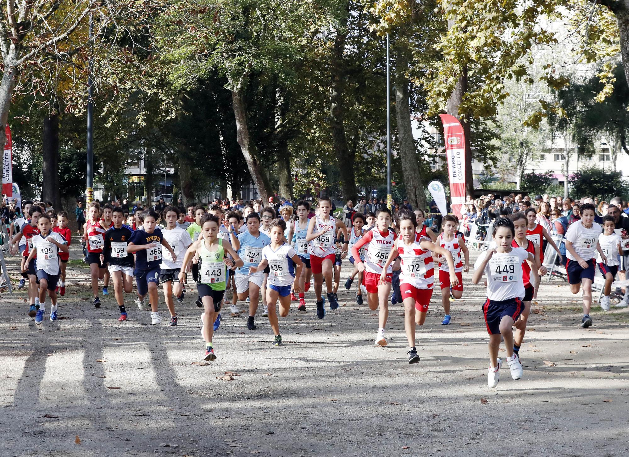 Un millar de jóvenes apuestan por el deporte en el Cross Castro San Miguel