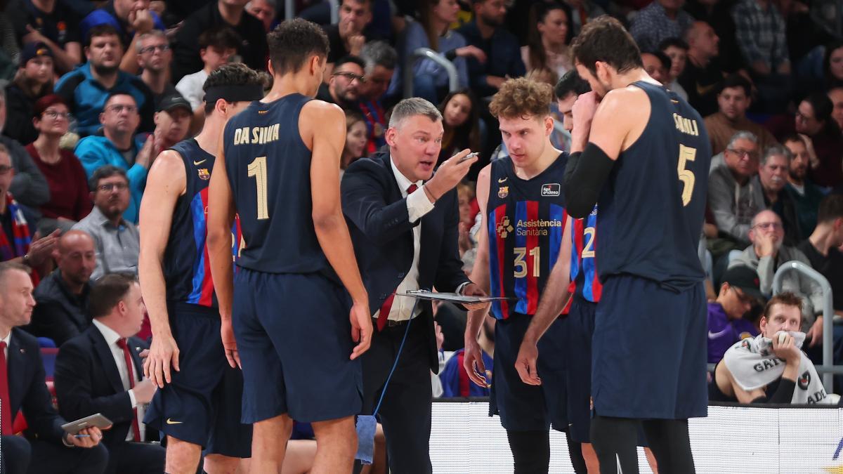 Jasikevicius hablando con sus jugadores