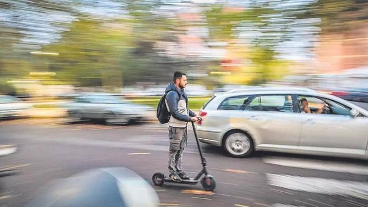 9 de cada 10 españoles apoya ordenar el uso de los patinetes