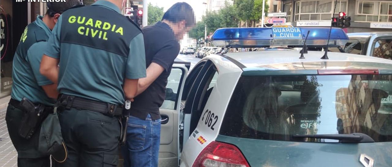 El detenido en Elche por la Guardia Civil.