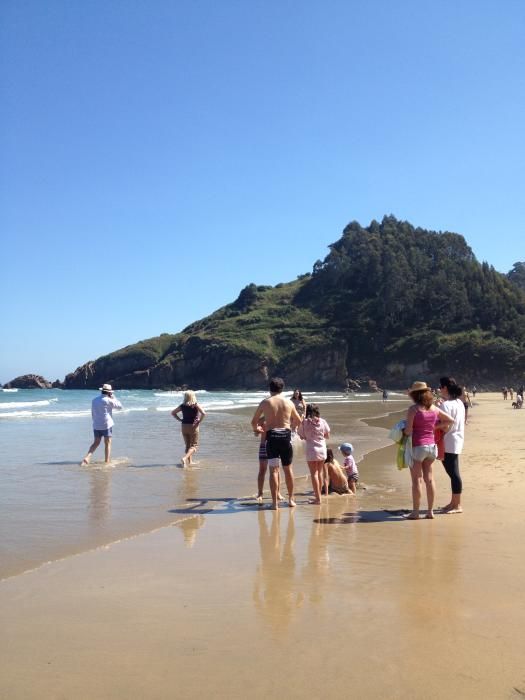 Sábado de calor, playa y sol en Asturias