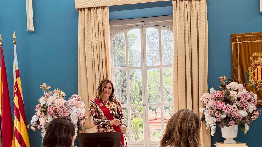 María José Catalá oficia en Monforte la emotiva boda de Cris y Cristina