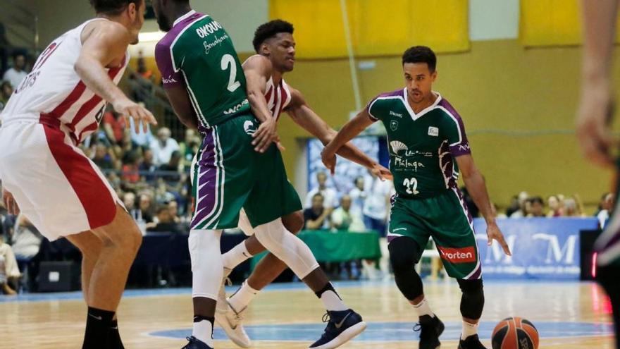 Brian Roberts, con el balón en las manos, en el Unicaja-Olympiacos de Arroyo de la Miel del jueves.