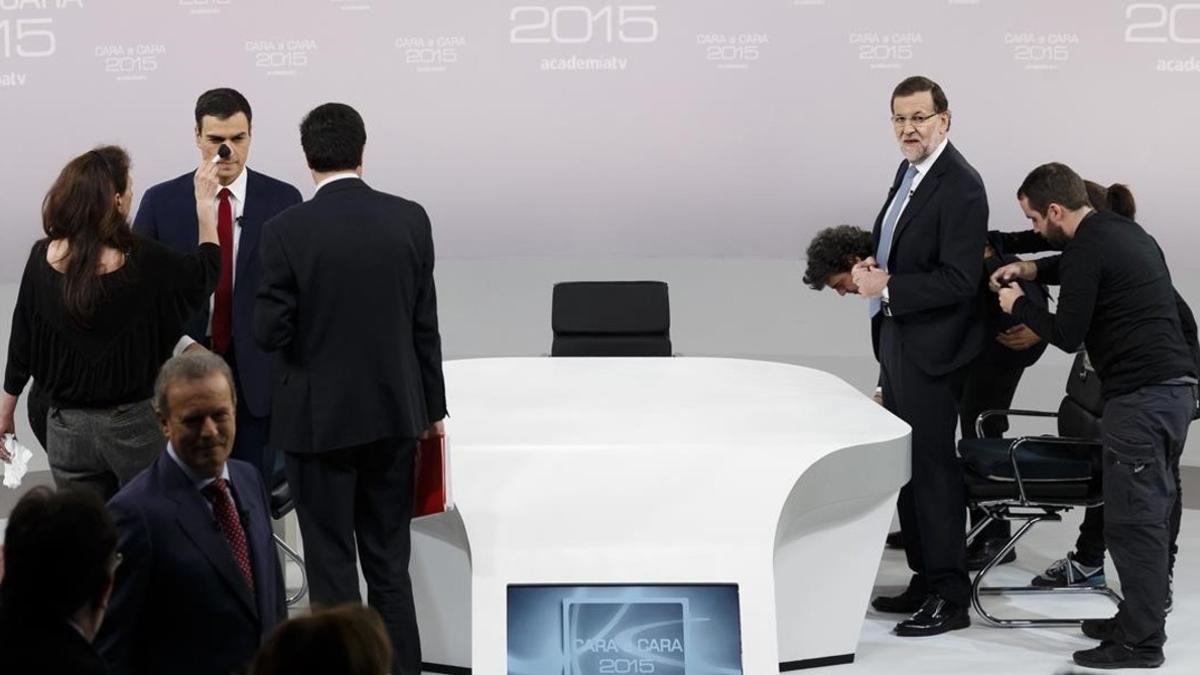 Mariano Rajoy y Pedro Sánchez se preparan para enfrentarse en el cara a cara de la campaña del 20-D.