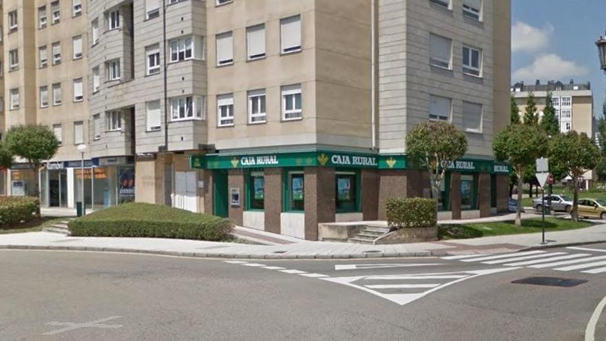 Detenido tras robar un banco a punta de pistola en La Tenderina y dejar encerrados a los clientes