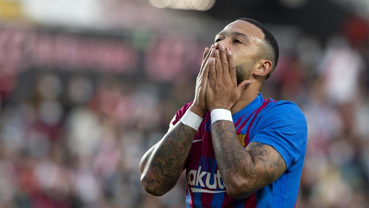 Depay marcó el primer gol del Barça en el Gamper