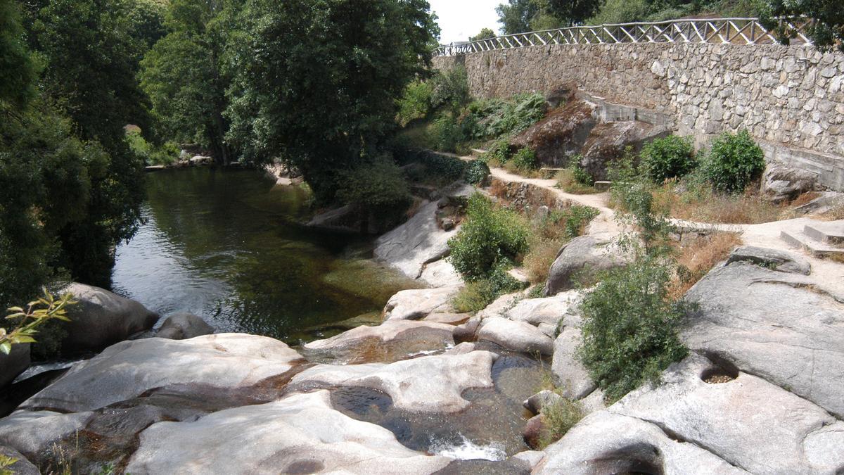 Chapuzón en las piscinas naturales de Extremadura | Las mejores piscinas  naturales están en Extremadura