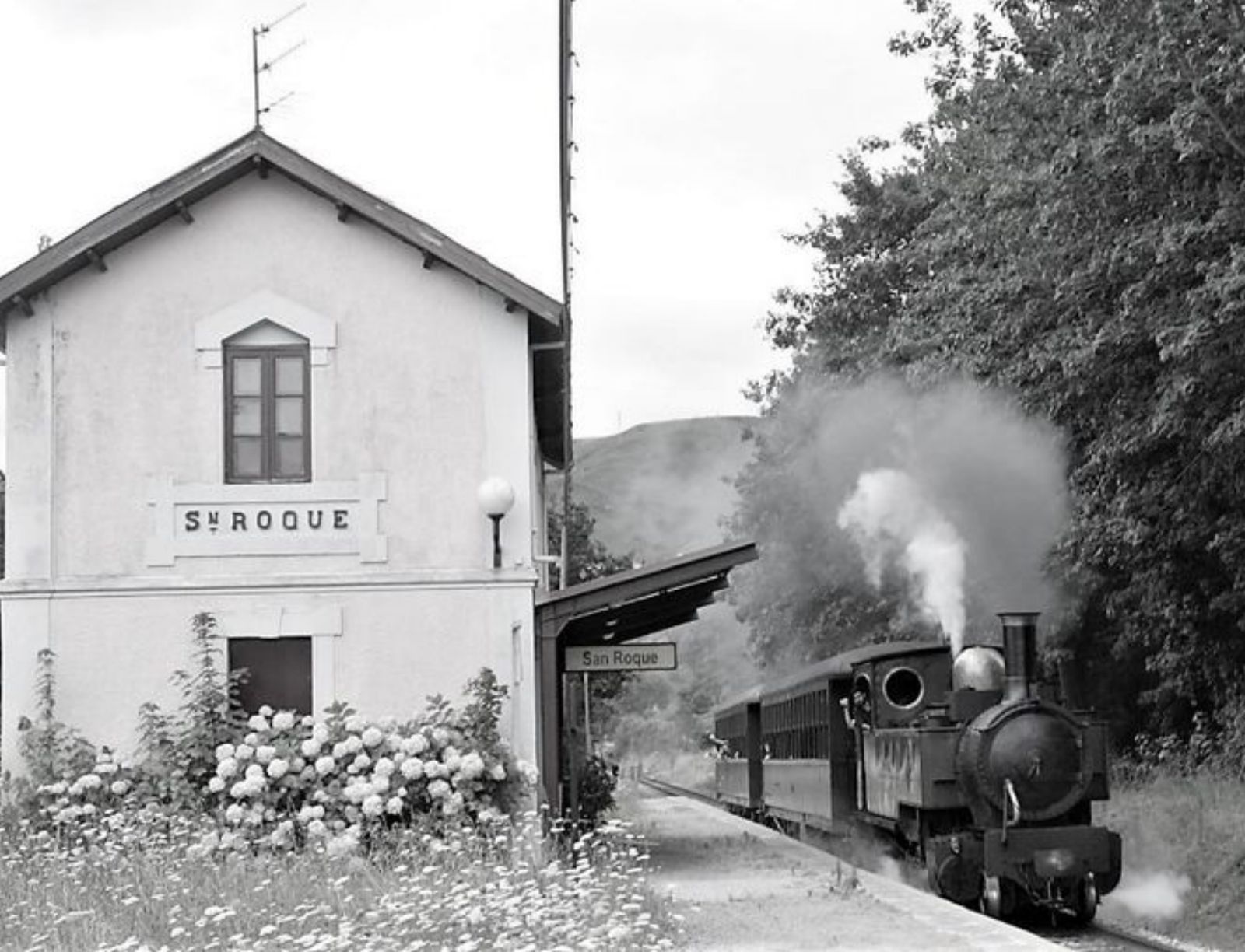 Recreación del paso del tren por el lugar. |  ASOCIACIÓN «EL PERRU  DE SAN ROQUE» / JOSÉ MANUEL SAMPEDRO