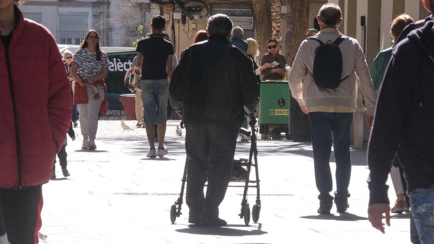 Qué hacer si te caes en la calle por una acera en mal estado: así puedes reclamar