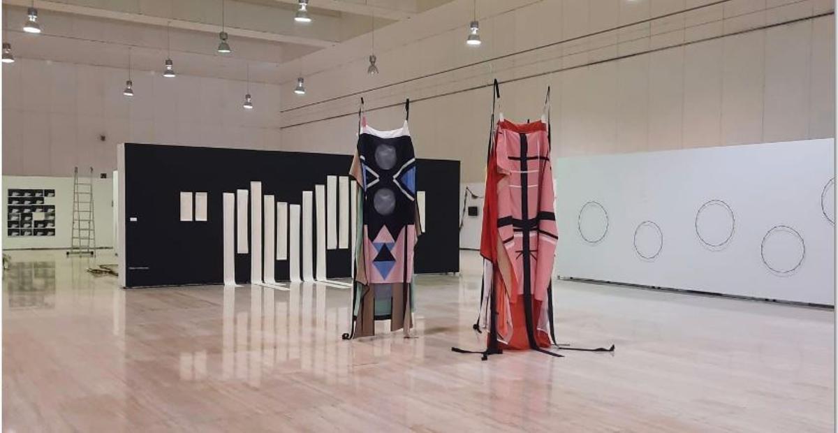 Imagen de la sala del MUA con la exposicion.