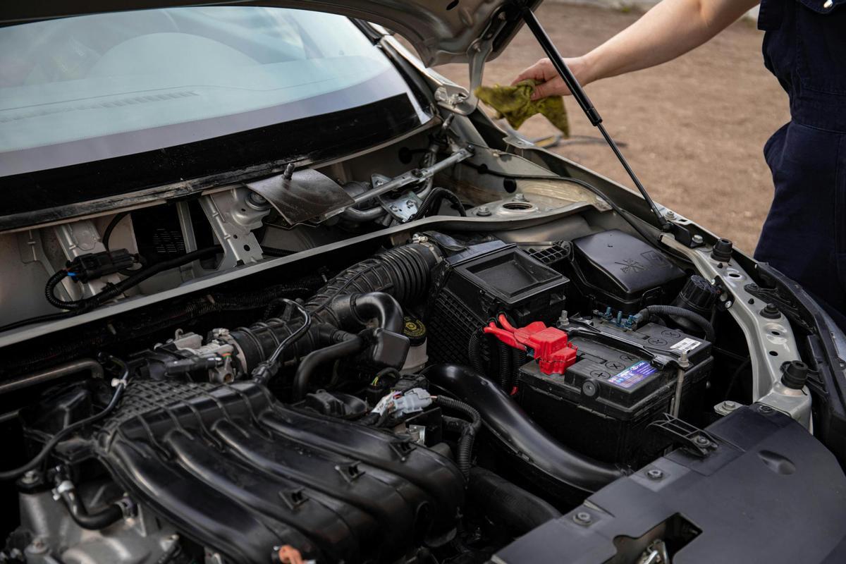 ¡Arrancar el coche sin batería! Trucos infalibles que te salvarán en situaciones de emergencia