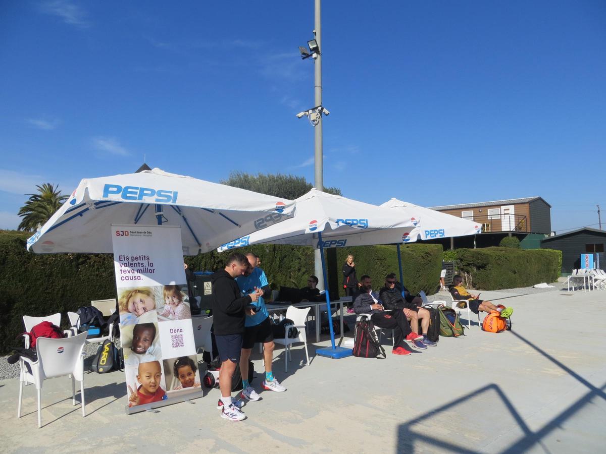 Participantes esperan su turno