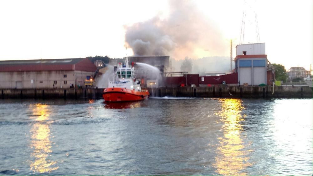 Incendio en la antigua fábrica de hielo de Avilés