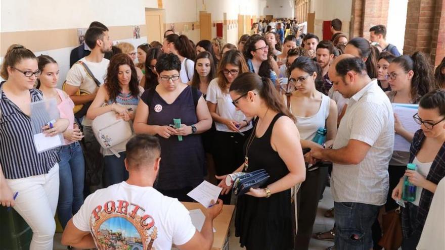 Opositores docentes de Castellón piden un examen único en cada especialidad