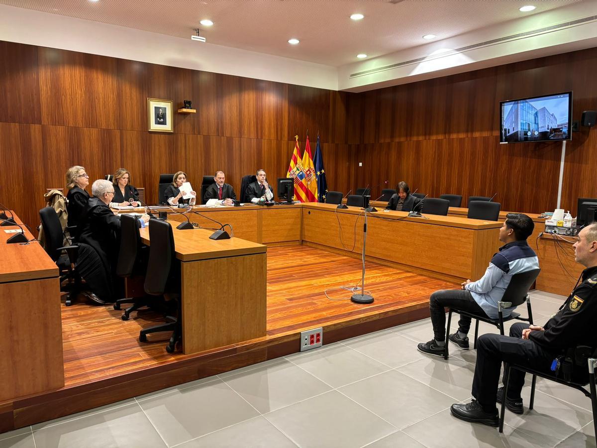 Edgard Sebastián López, este lunes, en el banquillo de los acusados de la Audiencia Provincial de Zaragoza.