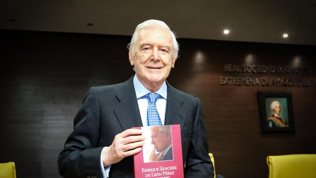 Enrique Sánchez de León Pérez, durante la presentación de su biografía en 2022.