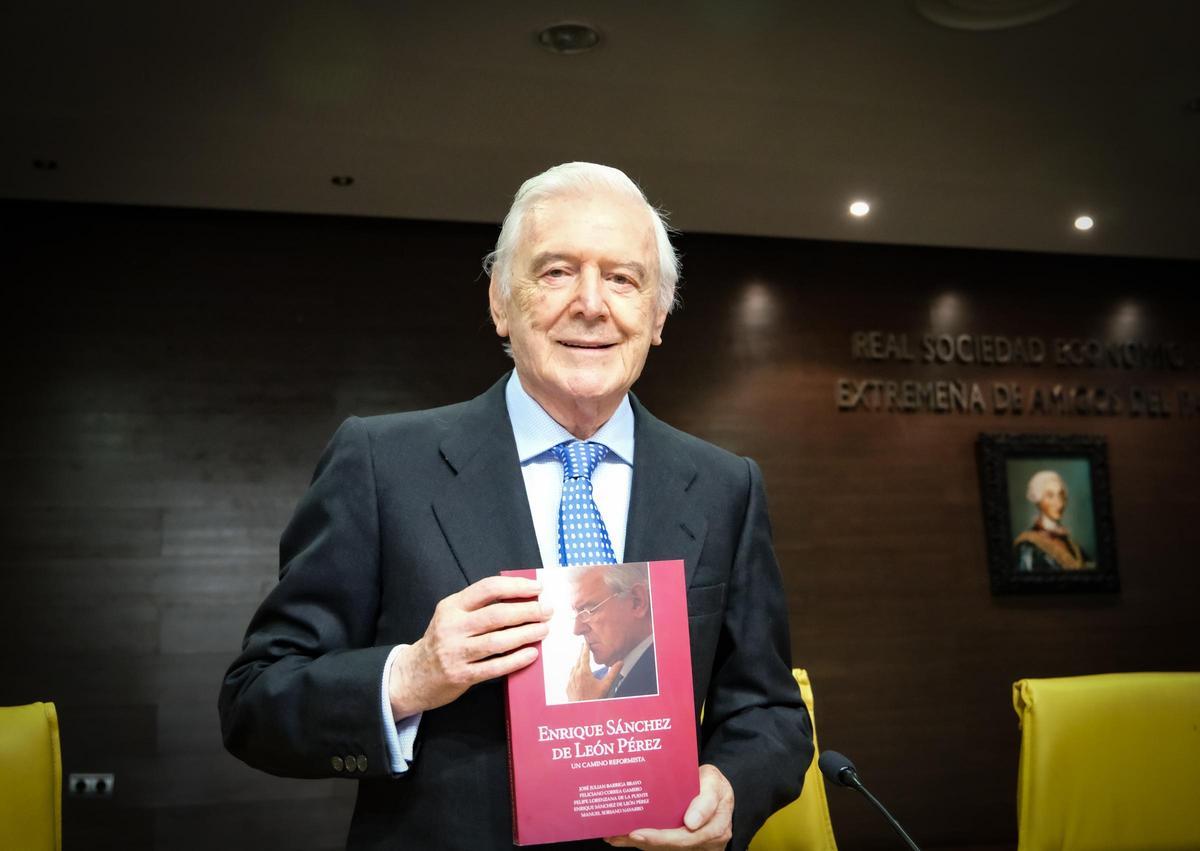 Enrique Sánchez de León Pérez, durante la presentación de su biografía en 2022.