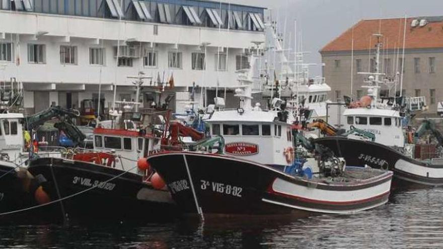 Barcos amarrados durante un temporal en el puerto del Berbés. // Ricardo Grobas