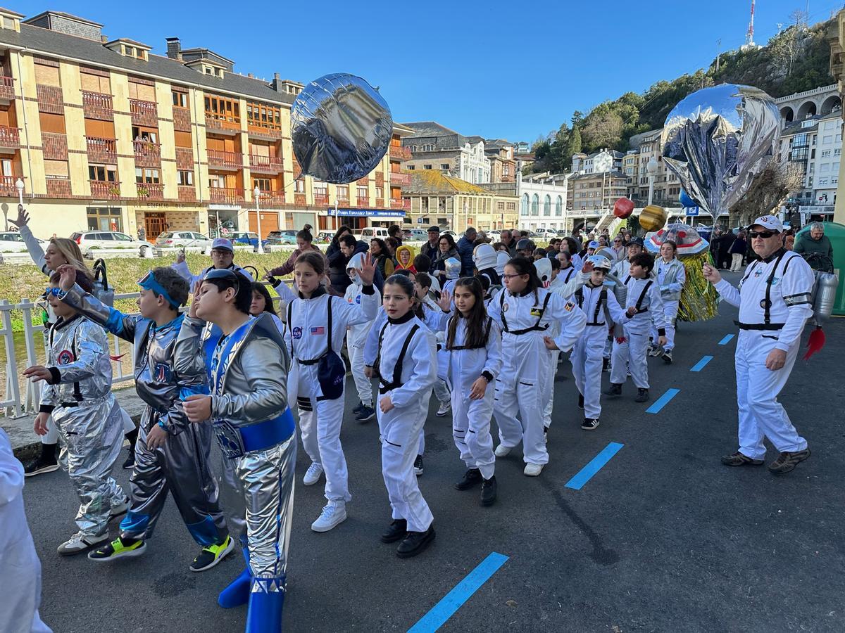 En imágenes: el creativo desfile de carnaval de los colegios de Luarca