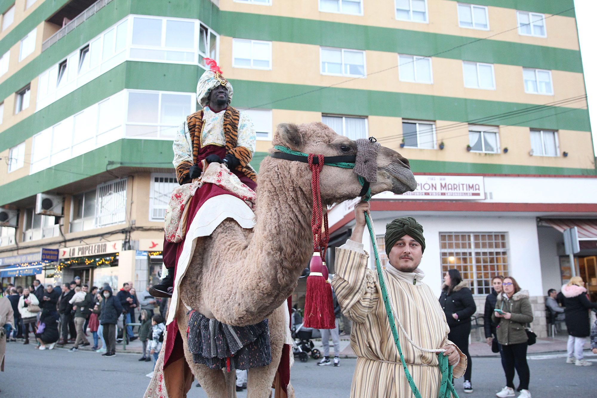 Los Reyes Magos llenan Moaña, Cangas y Bueu de ilusión