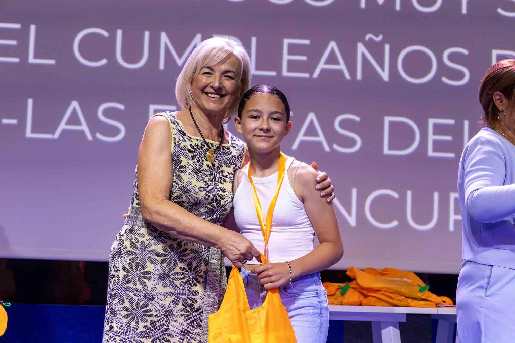 Entrega de premios del concurso infantil de relatos cortos "Cuéntame un cuento para comer" en el Club INFORMACIÓN organizado por COES