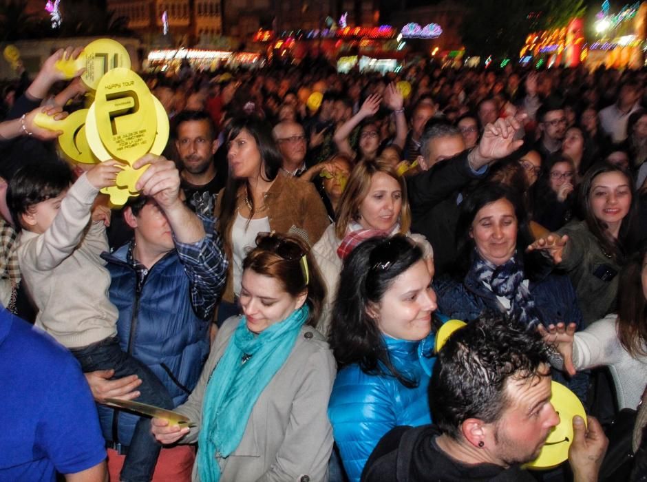 Miles de personas se entregan al espectáculo organizado por la Orquesta Panorama durante las fiestas de San Xosé Obreiro de Marínsta Panorama en Marín!