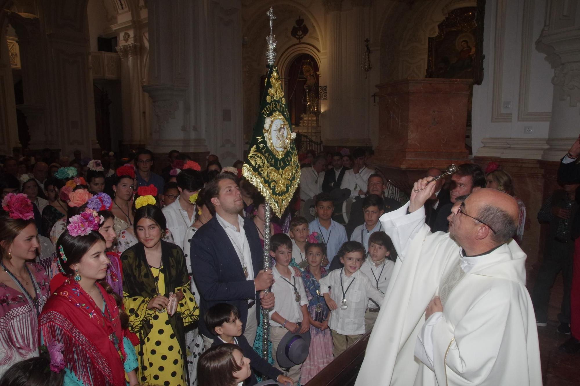 La lluvia condiciona la procesión de salida de la Hermandad del Rocío de La Caleta