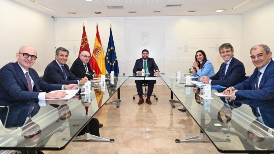 Gardini y Juan Antonio Pedreño durante el encuentro el pasado lunes 
con el presidente regional en San Esteban. carm