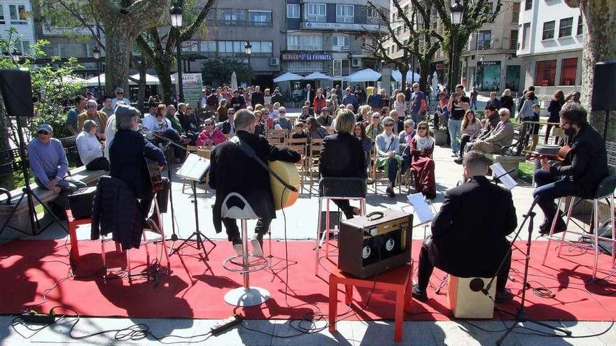 El concierto ofrecido por Xardín Desordenado con motivo del Día de la Poesía