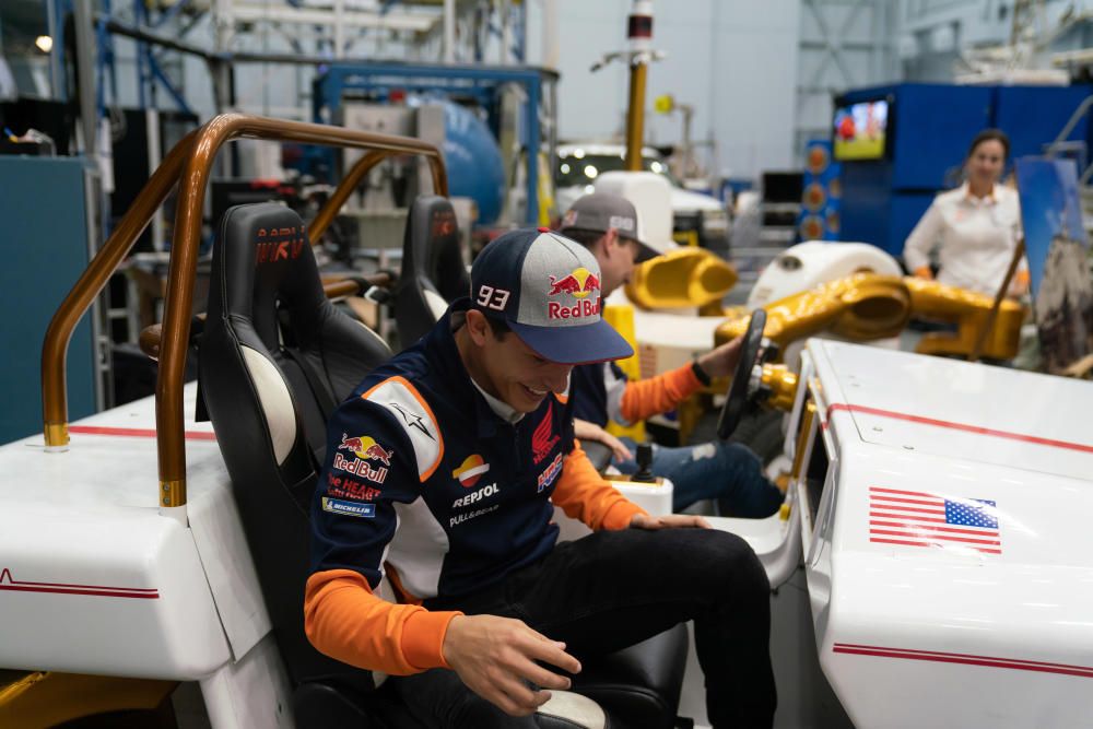 Marc Márquez y Jorge Lorenzo visitan la NASA