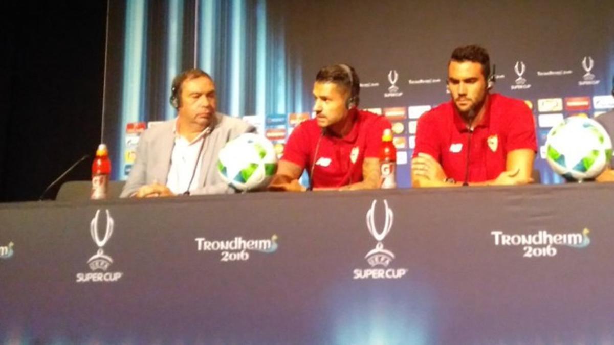 Vitolo e Iborra atendieron a los medios de comunicación en la previa de la final de la Supercopa de Europa