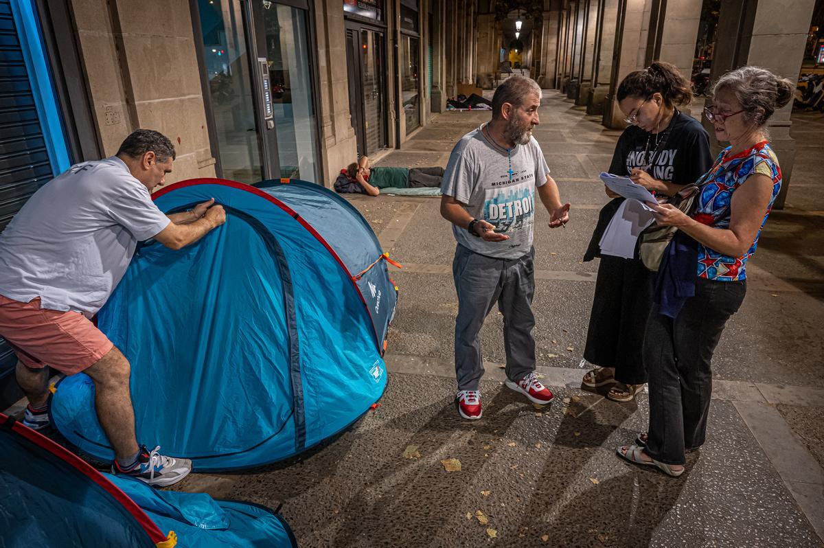 Arrels recuenta a las personas durmiendo en la calle en Barcelona