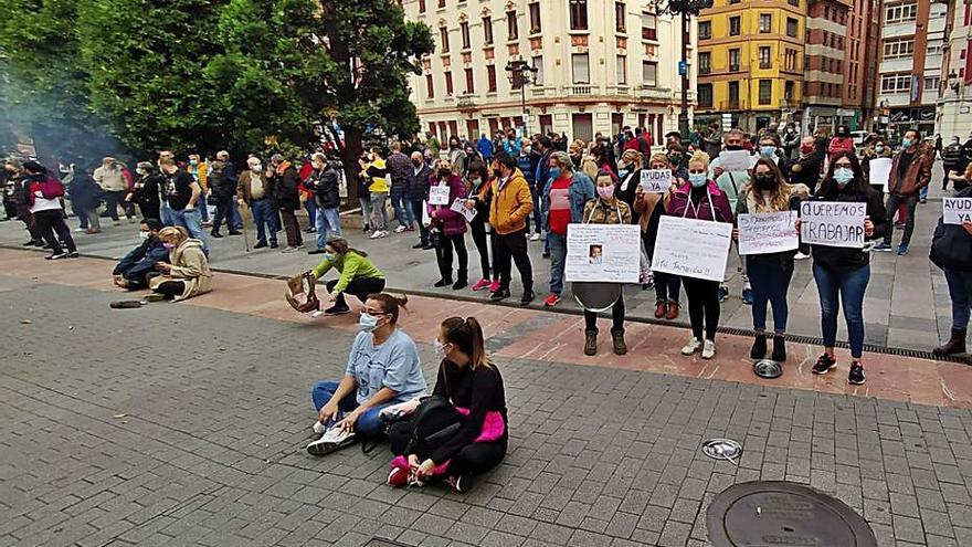 Una de las protestas de hosteleros y comerciantes el pasado mes de noviembre, durante el segundo cierre de los establecimientos. | LNE