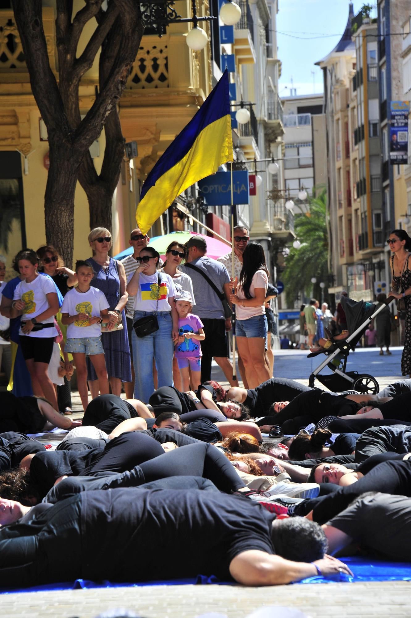 Performance de Elche Acoge por el día del refugiado