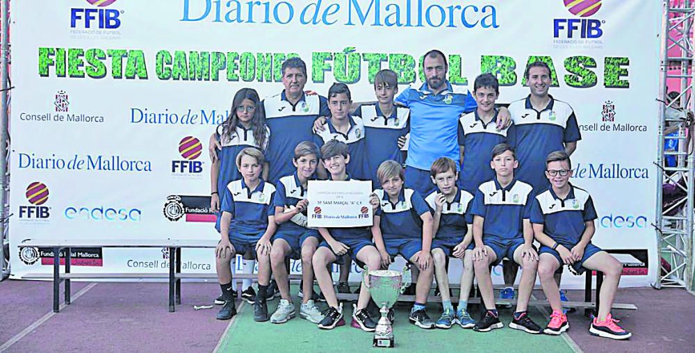 CAMPEÓN: Sporting Sant Marçal. Alevín Primera Liga B