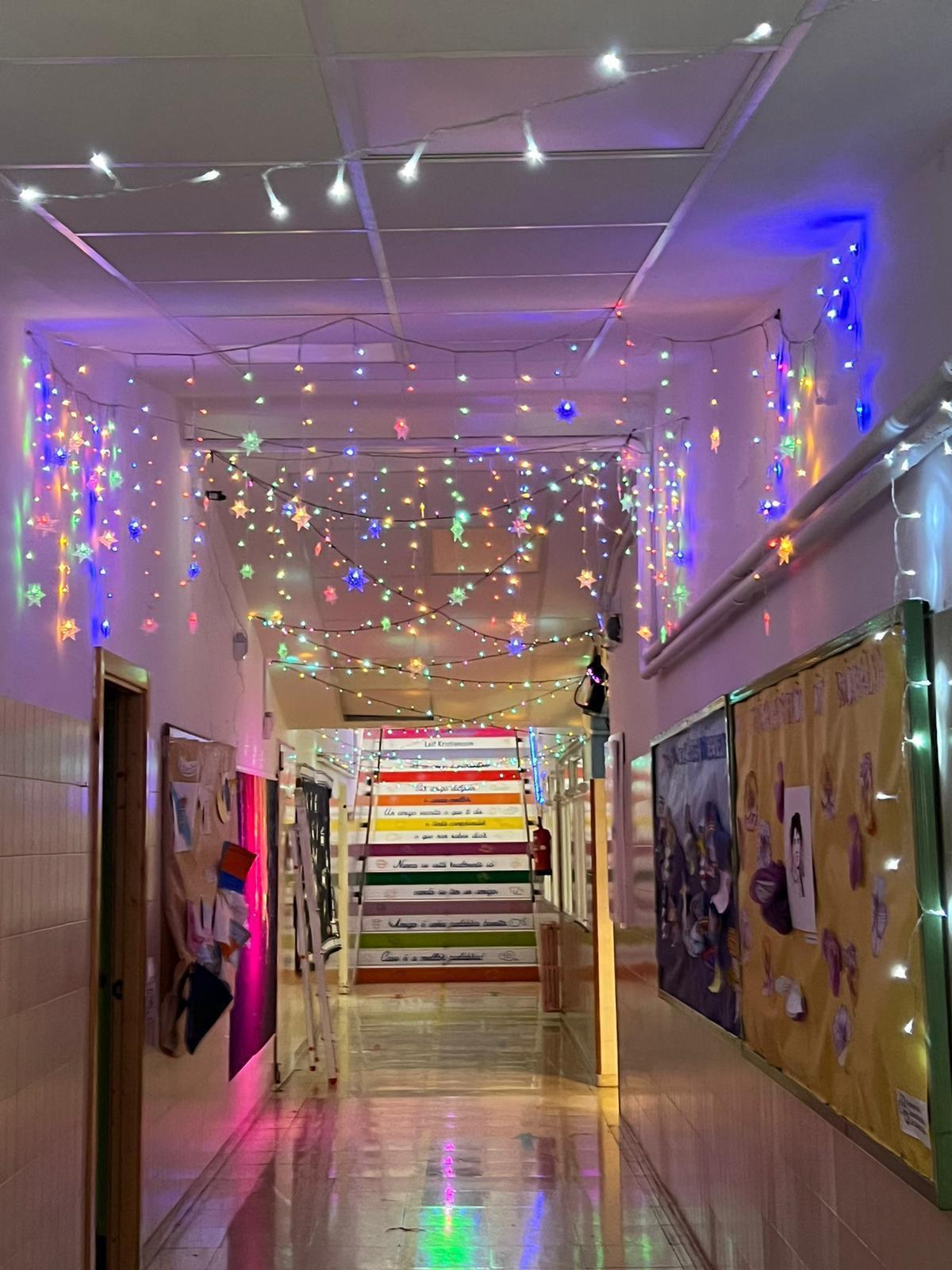 Uno de los pasillos del centro educativo.