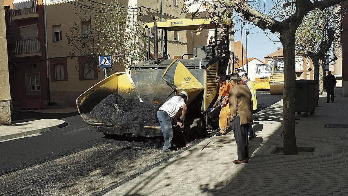 Pavimentación de una calle en el Barrio Las Eras.