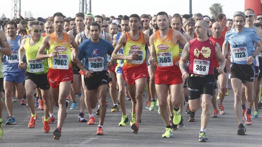 El conflicto por las horas extra deja solo seis policías para vigilar la media maratón de Moncada