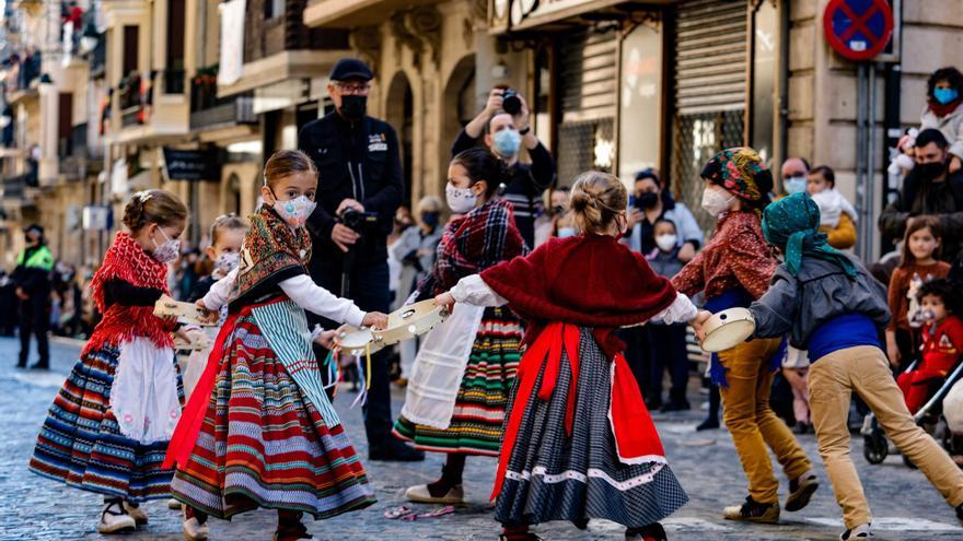 Alcoy da el pistoletazo de salida a su Trilogía del Nadal con el desfile de les Pastoretes