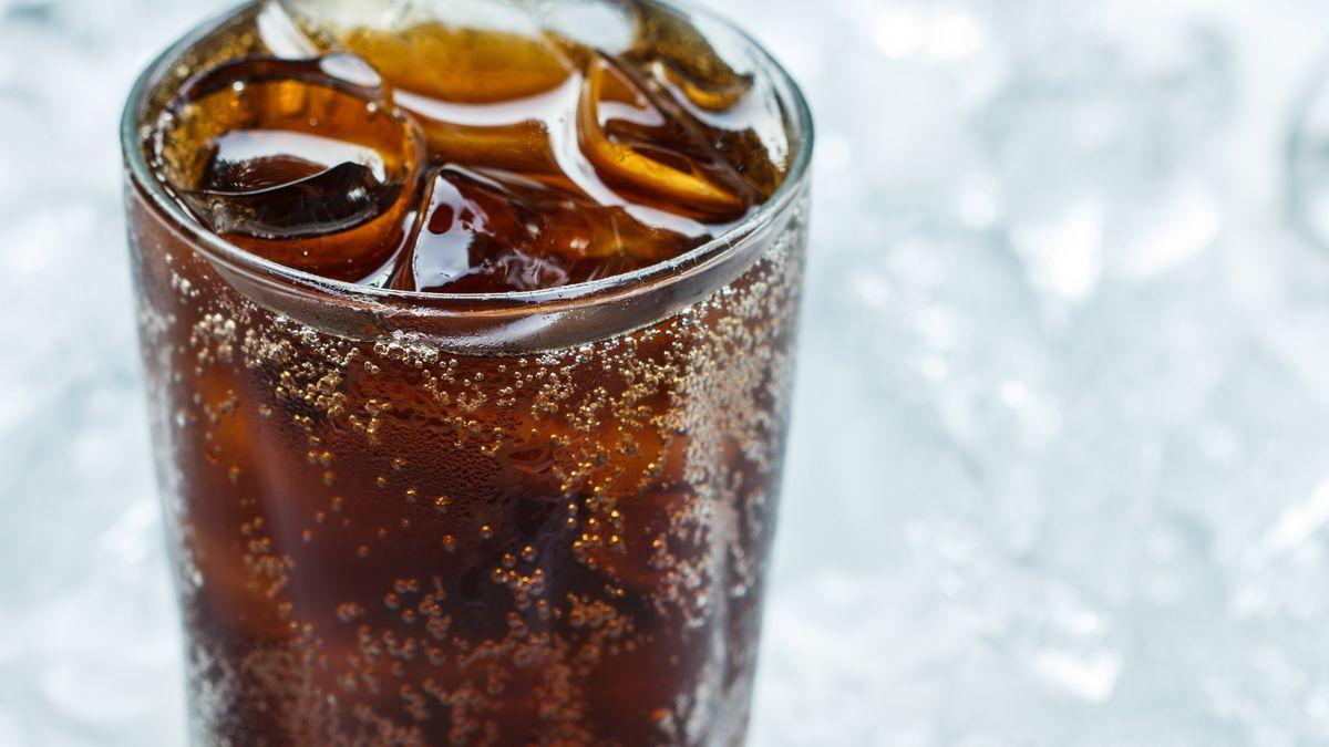 Cuánto hay que andar para quemar las calorías de un refresco de cola