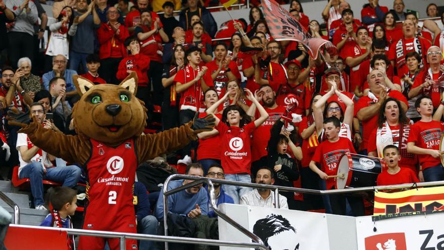 Link, junto a los Inchas Lleons animando durante el partido frente al AZS Lublin de Euroliga. | JAIME GALINDO