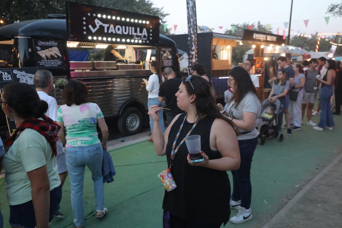 Buen rollo, buena comida y buena música: los tres pilares del festival Ebro Food Trucks