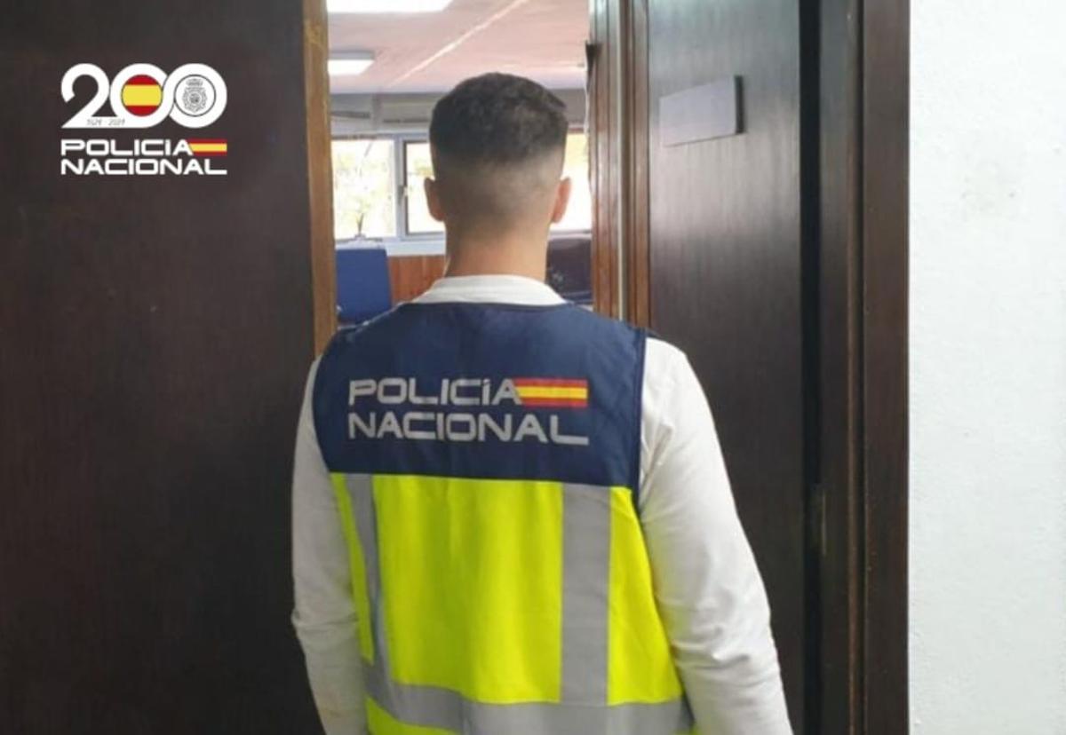 Un agentes del Grupo de investigación Centro de la Policía Nacional.