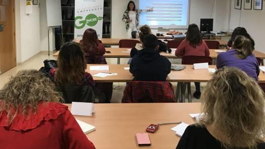 Orihuela acoge dos talleres de «coworking» para fomentar el autoempleo