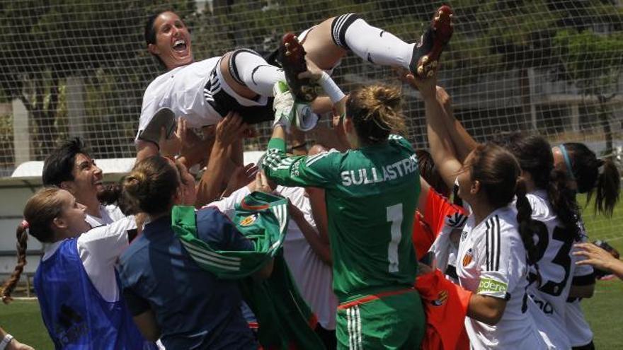 La emotiva despedida entre lágrimas de Arantxa y Gema, del Valencia Femenino